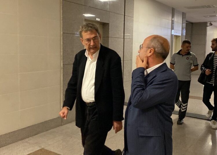 Orhan Pamuk komşularıyla mahkemelik oldu 1 Orhan Pamuk komşularıyla mahkemelik oldu