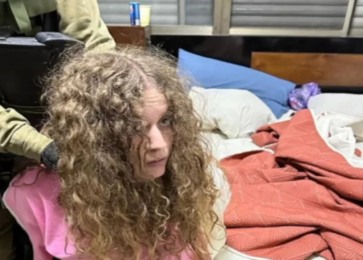 Filistin direnişinin sembol ismi Ahed Tamimi evinden gözaltına alındı 1 Filistin direnişinin sembol ismi Ahed Tamimi evinden gözaltına alındı