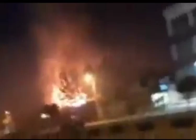 İran'da büyük yangın: 32 ölü, 16 yaralı 1 İran’da büyük yangın: 32 ölü, 16 yaralı