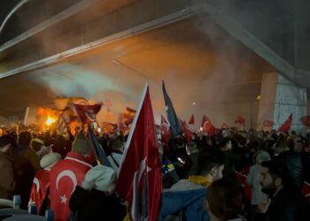 Galatasaray ve Fenerbahçe’ye tarihi karşılama