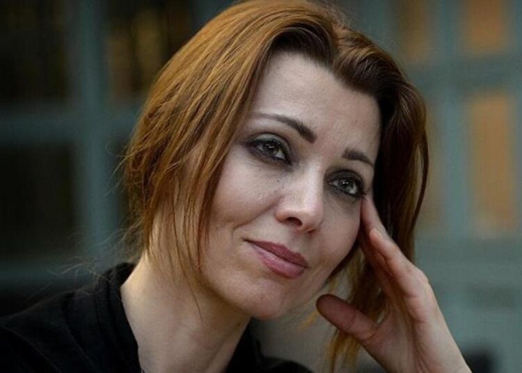 Elif Şafak, İngiltere kraliçesinin konuğu olacak 1 Elif Şafak, İngiltere kraliçesinin konuğu olacak