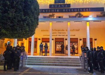 Adana Büyükşehir Belediyesi’ne şafak vakti operasyon: Çok sayıda gözaltı var