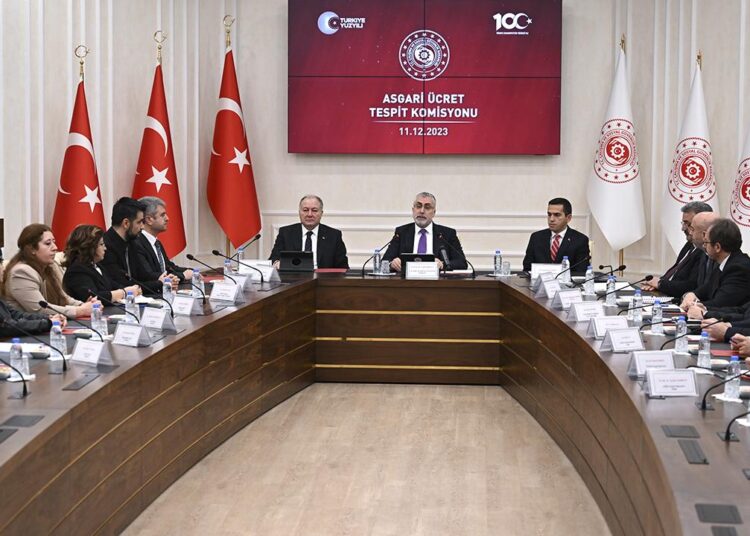 Asgari ücretli için üç farklı zam formülü tartışılıyor