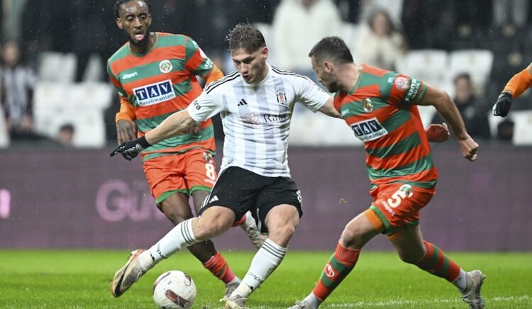 Beşiktaş kendi evinde yıkıldı, Rıza Çalımbay’la yollar ayrıldı