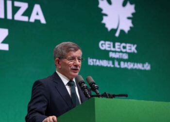 Ahmet Davutoğlu’ndan "Kızıl Goncalar"a destek telefonu 10 Ahmet Davutoğlu’ndan “Kızıl Goncalar”a destek telefonu