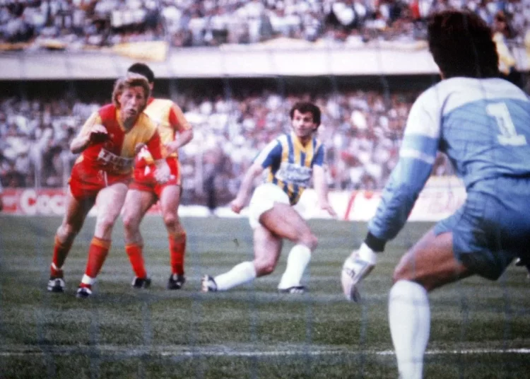 "Zıt kardeşler" Fenerbahçe ve Galatasaray'ın rekabetinden ilginç notlar 1 “Zıt kardeşler” Fenerbahçe ve Galatasaray’ın rekabetinden ilginç notlar
