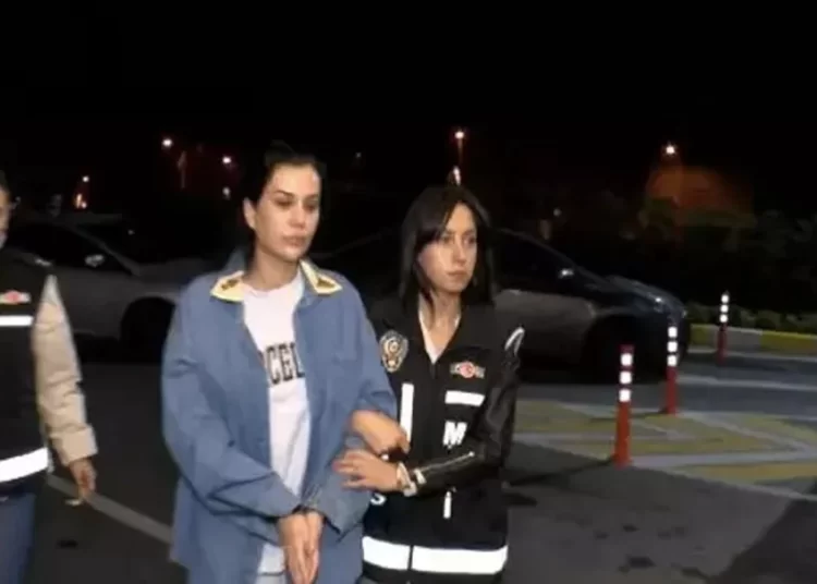 Gözaltındaki Dilan Polat'ı sigara içmeye çıkaran polise soruşturma açıldı 1 Gözaltındaki Dilan Polat’ı sigara içmeye çıkaran polise soruşturma açıldı