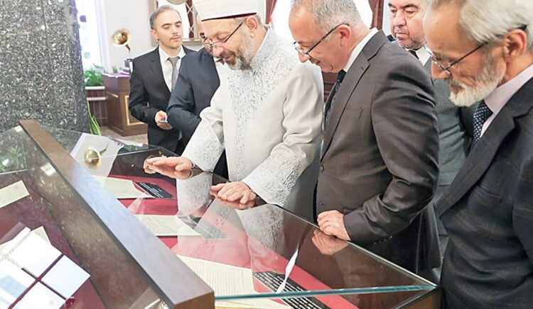İsraf diz boyu: ‘Belgelerle Diyanet’ sergisi için 1,4 milyon lira harcandı 1 İsraf diz boyu: ‘Belgelerle Diyanet’ sergisi için 1,4 milyon lira harcandı