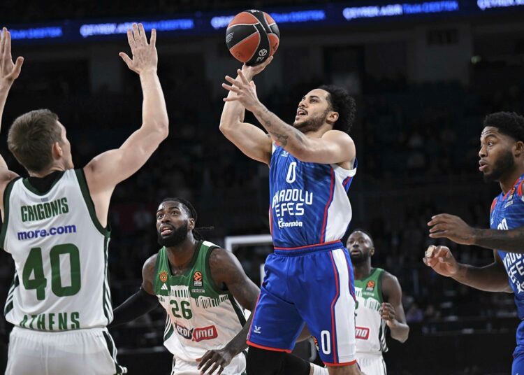 Anadolu Efes, Panathinaikos'u son saniye basketleriyle devirdi 1 Anadolu Efes, Panathinaikos’u son saniye basketleriyle devirdi