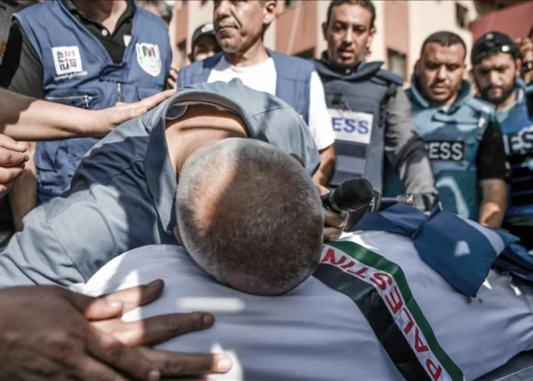 İsrail ordusu, Filistinli gazetecinin evini bombaladı: En az 18 ölü 1 İsrail ordusu, Filistinli gazetecinin evini bombaladı: En az 18 ölü