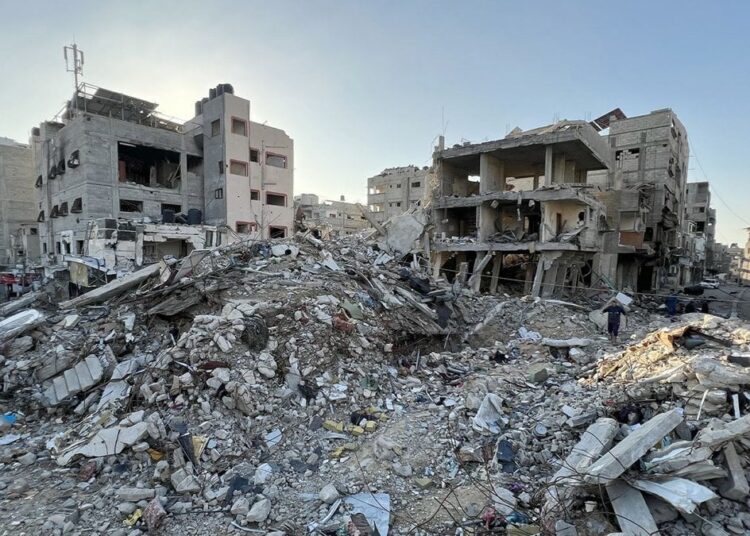 İsrail, Gazze’ye uçaklarla bomba yağdırdı, en az 100 Filistinli hayatını kaybetti