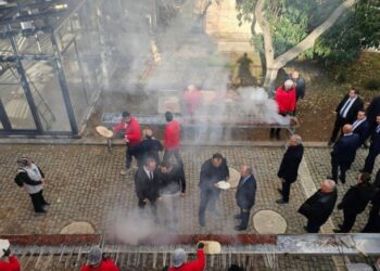 Vekiller kebap yesin, asiller taş