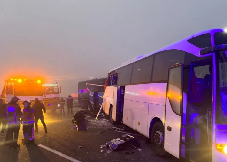 Kuzey Marmara Otoyolu'nda zincirleme kaza: 10 kişi öldü, 57 kişi yaralandı 1 Kuzey Marmara Otoyolu’nda zincirleme kaza: 10 kişi öldü, 57 kişi yaralandı
