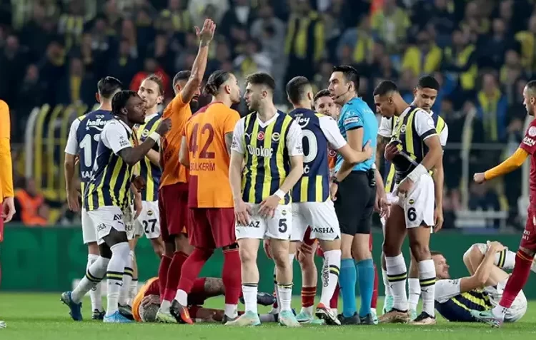 Kadıköy’de ‘tatsız tuzsuz’ derbi! Gol yok, faul çok 1 Kadıköy’de ‘tatsız tuzsuz’ derbi! Gol yok, faul çok