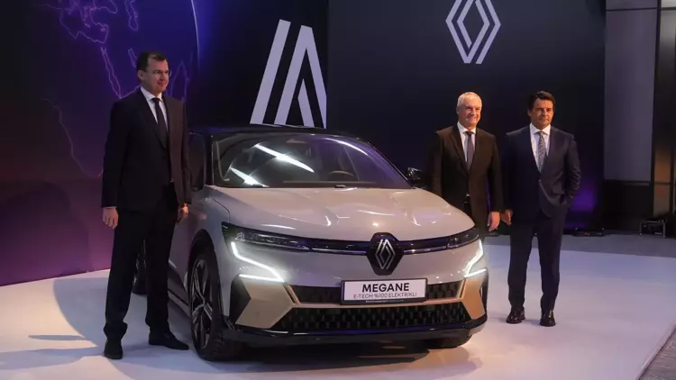 Türkiye’ye 400 milyon euroluk yatırım kararı alan OYAK ve Renault, yeni model ve motor üretmeyi planlıyor 1 Türkiye’ye 400 milyon euroluk yatırım kararı alan OYAK ve Renault, yeni model ve motor üretmeyi planlıyor