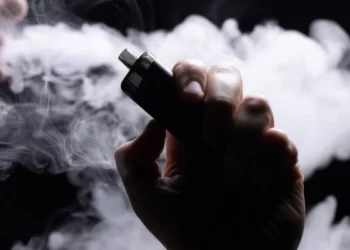 Ana-babalar dikkat! Elektronik sigarayı en çok çocuklar kullanıyor