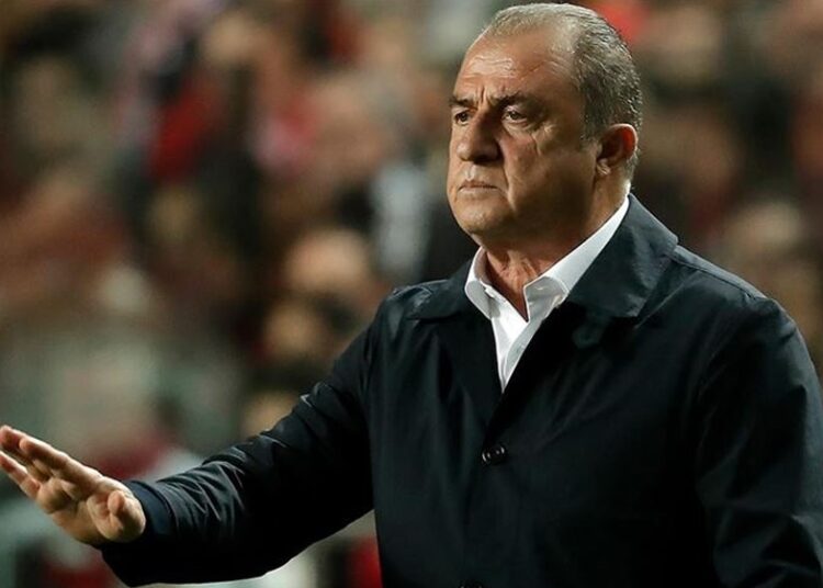 UEFA'dan Fatih Terim'e görev: Gözlemci olacak 1 Fiorentina Başkanı, Terim’e tekme attı iddiası