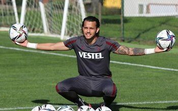 Bordo Mavili takımdan Hatayspor'a deprem jesti 9 Bordo Mavili takımdan Hatayspor’a deprem jesti