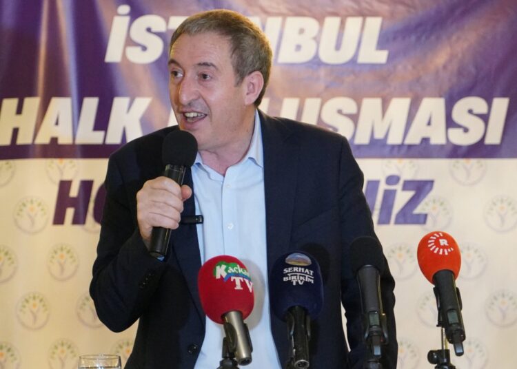 Bakırhan'dan Erdoğan'a: Uykudan uyan, muhatabı da görürsün 1 HEDEP’ten İmamoğlu’na eleştiri: Bir Kürt imama bile sahip çıkmadın, niye oy verelim?