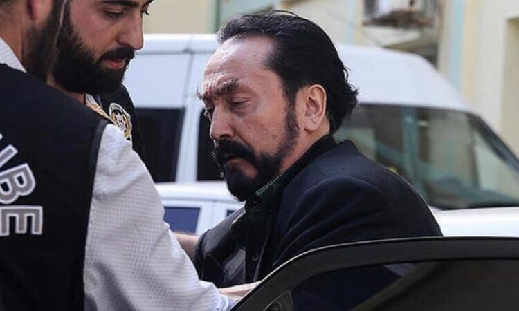 Duruşmada Adnan Oktar'a yemek sipariş eden binbaşı görevden alındı 1 Yargıtay, Adnan Oktar davasında hükümlerin onanmasını talep etti