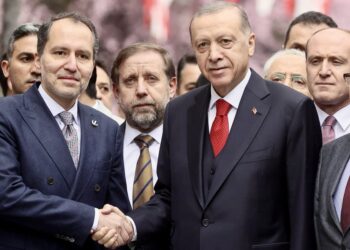 İkna çabaları sürüyor: Erdoğan, Erbakan’ı Beştepe’ye davet etti