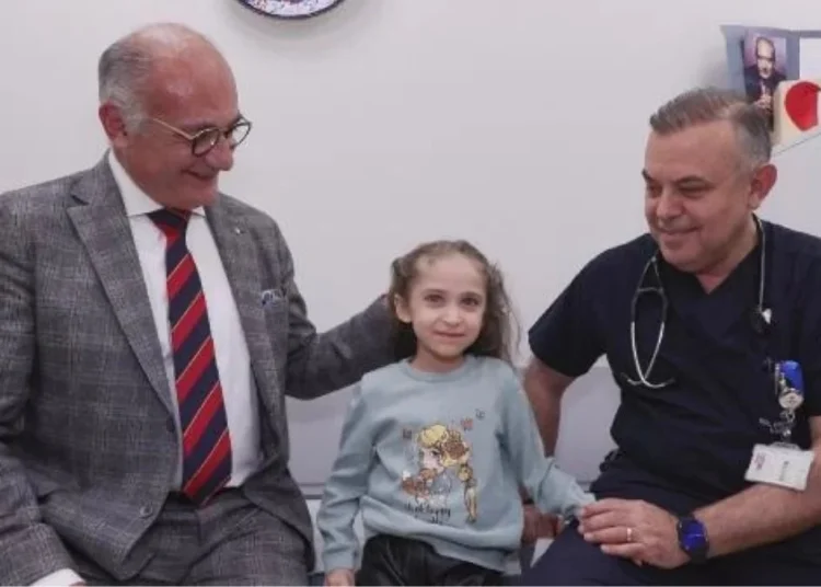 Minik kalbini ‘söküp’ tümörü temizlediler, sonra geri taktılar 1 Minik kalbini ‘söküp’ tümörü temizlediler, sonra geri taktılar