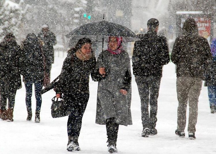 Meteoroloji, Marmara’nın doğusu ve Batı Karadeniz için kar alarmı verdi