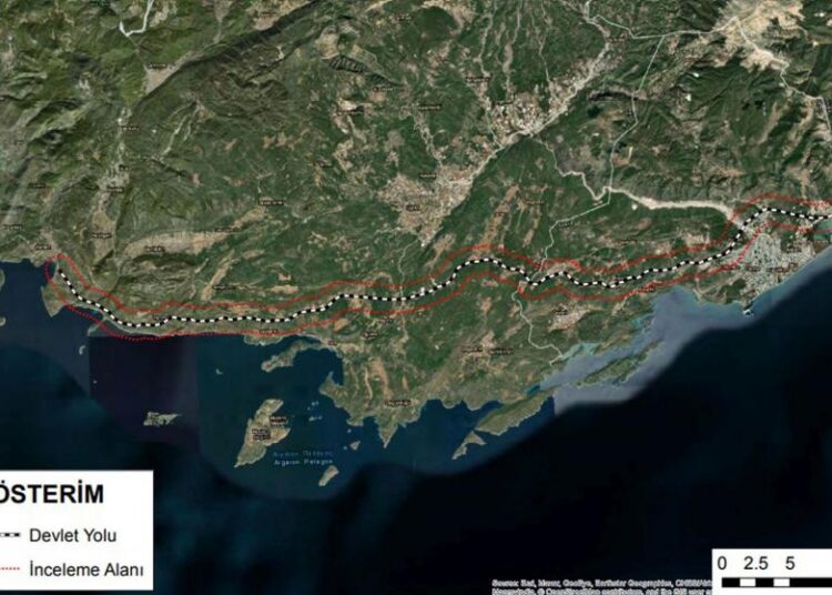 Talan aşkı ağaçları katlediyor! Kaş-Demre otoyolu için 66 bin ağaç kesilecek 1 Talan aşkı ağaçları katlediyor! Kaş-Demre otoyolu için 66 bin ağaç kesilecek