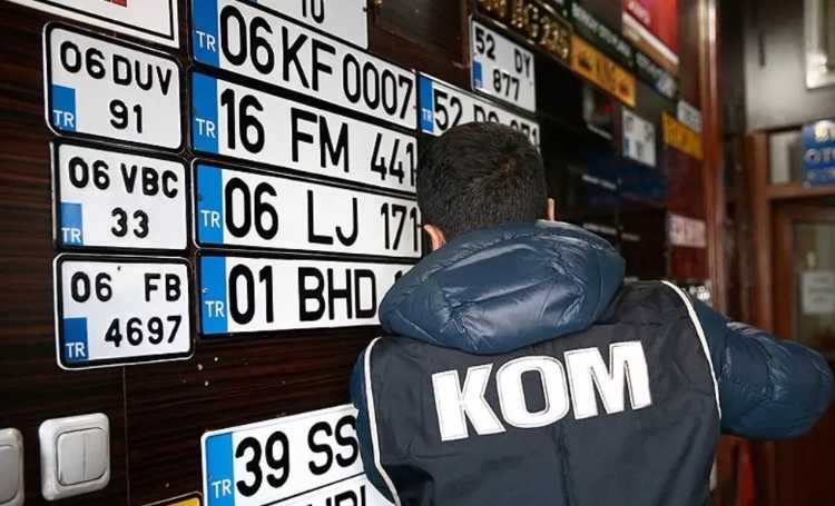 Sürücüler dikkat, yeni dönem resmen başladı: Plakalarda artık zorunlu! 1 Sürücüler dikkat, yeni dönem resmen başladı: Plakalarda artık zorunlu!