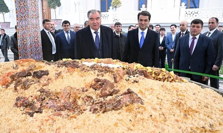 Tacikistan lideri Rahman: 'İki yıllık gıda stoklayın' 1 Tacikistan lideri Rahman: ‘İki yıllık gıda stoklayın’