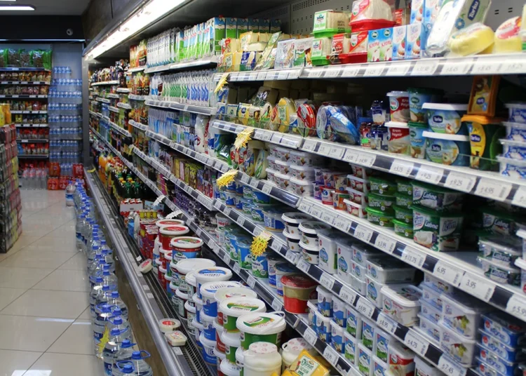 Çiğ süte gelen zamla birlikte marketlerde 700 ürünün fiyat etiketi değişti 1 Çiğ süte gelen zamla birlikte marketlerde 700 ürünün fiyat etiketi değişti