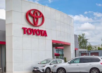 Toyota 10 modelin sevkiyatını durdurdu: Gerekçesi şaşırttı…