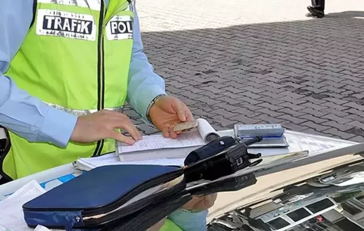 Trafik cezalarında indirimli ödeme süresi 1 aya çıktı 1 Trafik cezalarında indirimli ödeme süresi 1 aya çıktı