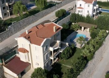 Mahkeme tahliye kararı verdi, rektör havuzlu villayı vermedi