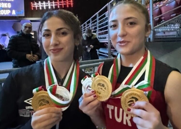 Cansu Bektaş ve Gamze Altun, halterde altın madalya kazandı 1 Cansu Bektaş ve Gamze Altun, halterde altın madalya kazandı