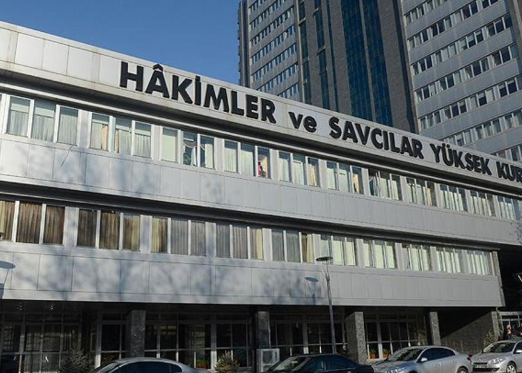 Erdoğan tepki gösterdi: Göreve iade edilen 387 hakim ve savcı hakkında HSK yeni inceleme başlattı 1 Erdoğan tepki gösterdi: Göreve iade edilen 387 hakim ve savcı hakkında HSK yeni inceleme başlattı