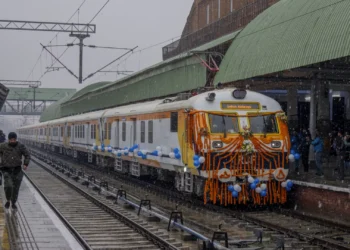 Hindistan’da makinist binmeden hareket eden tren 70 kilometre sürücüsüz yol aldı