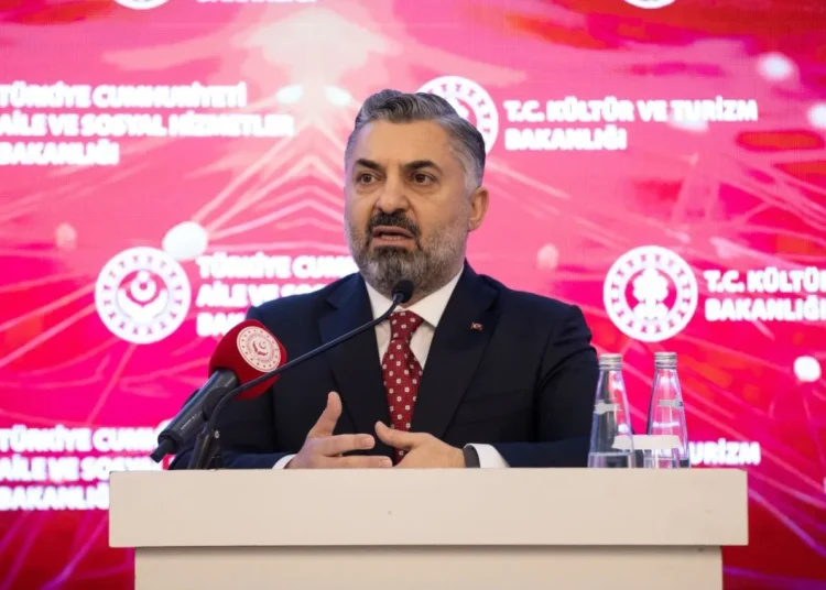 RTÜK'ün başındaki isim açıkladı: Eşimle, kızımla dizi izleyemiyorum 1 RTÜK’ün başındaki isim açıkladı: Eşimle, kızımla dizi izleyemiyorum