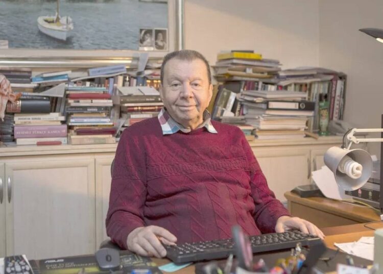 Eski Bakan Yılmaz Karakoyunlu hayatını kaybetti