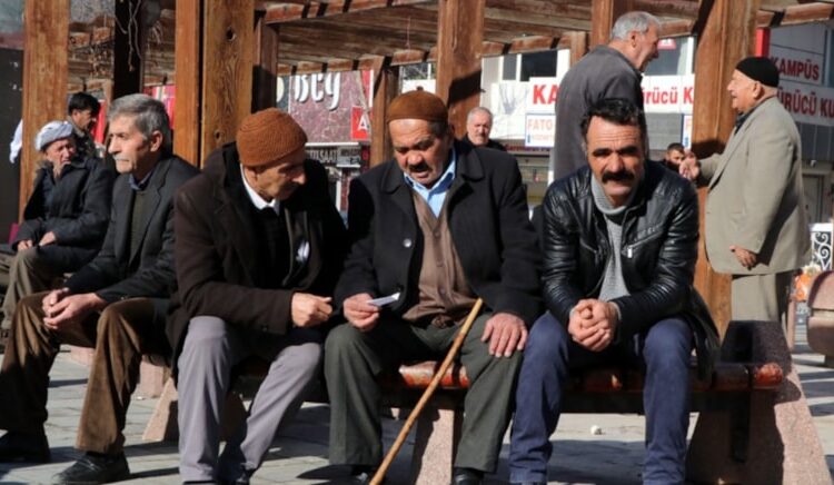 Bir Alman emekli 1700, Türk ise 298 Euro alıyor… Bizi kıskanmıyorlar mıydı?
