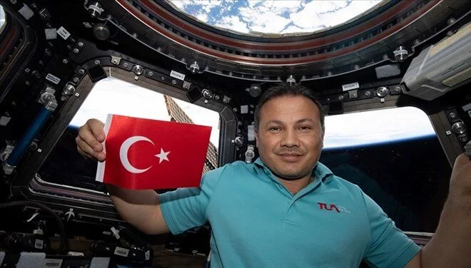 Astronot Alper Gezeravcı'nın dönüşü ikinci kez ertelendi 1 Astronot Alper Gezeravcı’nın dönüşü ikinci kez ertelendi