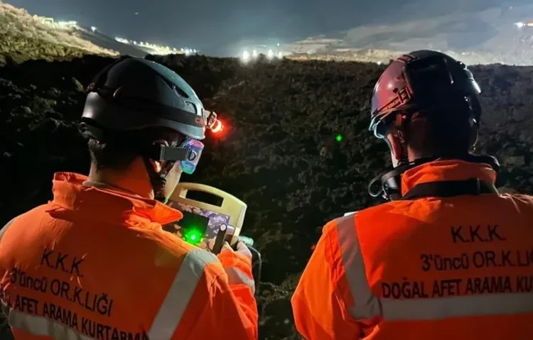 Erzincan’daki arama kurtarma çalışmalarına ordu da katıldı