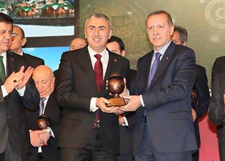 Bayburt Grubu patronuna dolandırıcılıktan hapis cezası