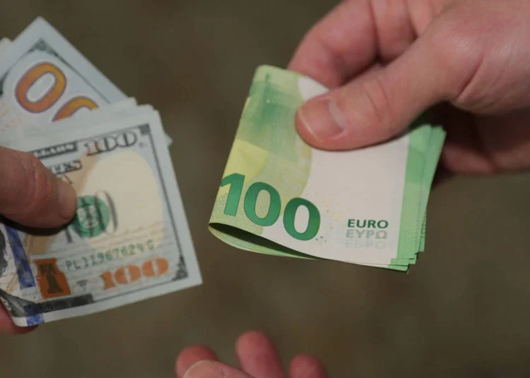 Dövizle ödeme yasağı esnetildi, dolar rekor tazeledi 1 Dövizle ödeme yasağı esnetildi, dolar rekor tazeledi