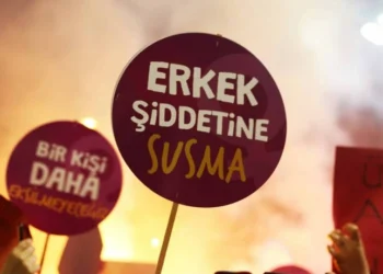 Cezaevinden izinli çıktığı gün, tanımadığı kadını takip edip defalarca bıçakladı
