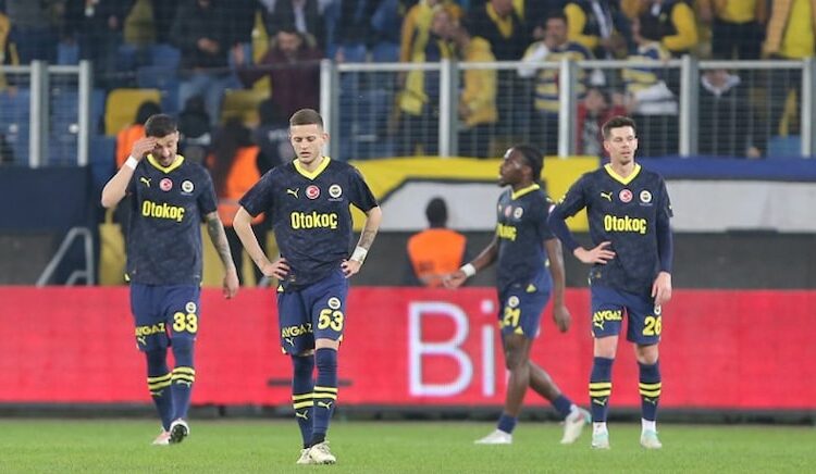 Ankaragücü’ne 3-0 yenilen Fenerbahçe kupaya veda etti 1 Ankaragücü’ne 3-0 yenilen Fenerbahçe kupaya veda etti
