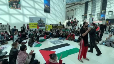 British Museum'da eylem: BP’nin Gazze’deki soykırımı körüklemesini izlemeyeceğiz