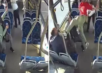 Görüntüler ortaya çıktı: Lise müdürü ile oğlu, otobüste tartıştıkları yaşlı çifti darp etti