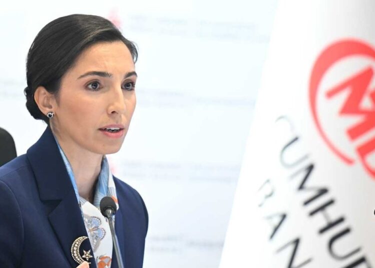 Hafize Gaye Erkan 2 yıl daha maaş alacak mı? 1 Hafize Gaye Erkan 2 yıl daha maaş alacak mı?