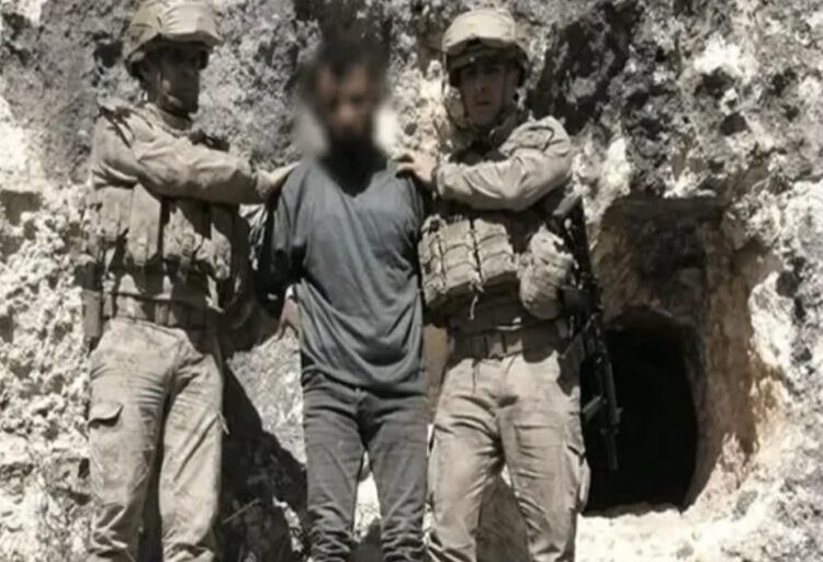 Ailesinden 3 kişiyi katledip kaçmıştı: Mağarada yakalandı 1 Ailesinden 3 kişiyi katledip kaçmıştı: Mağarada yakalandı